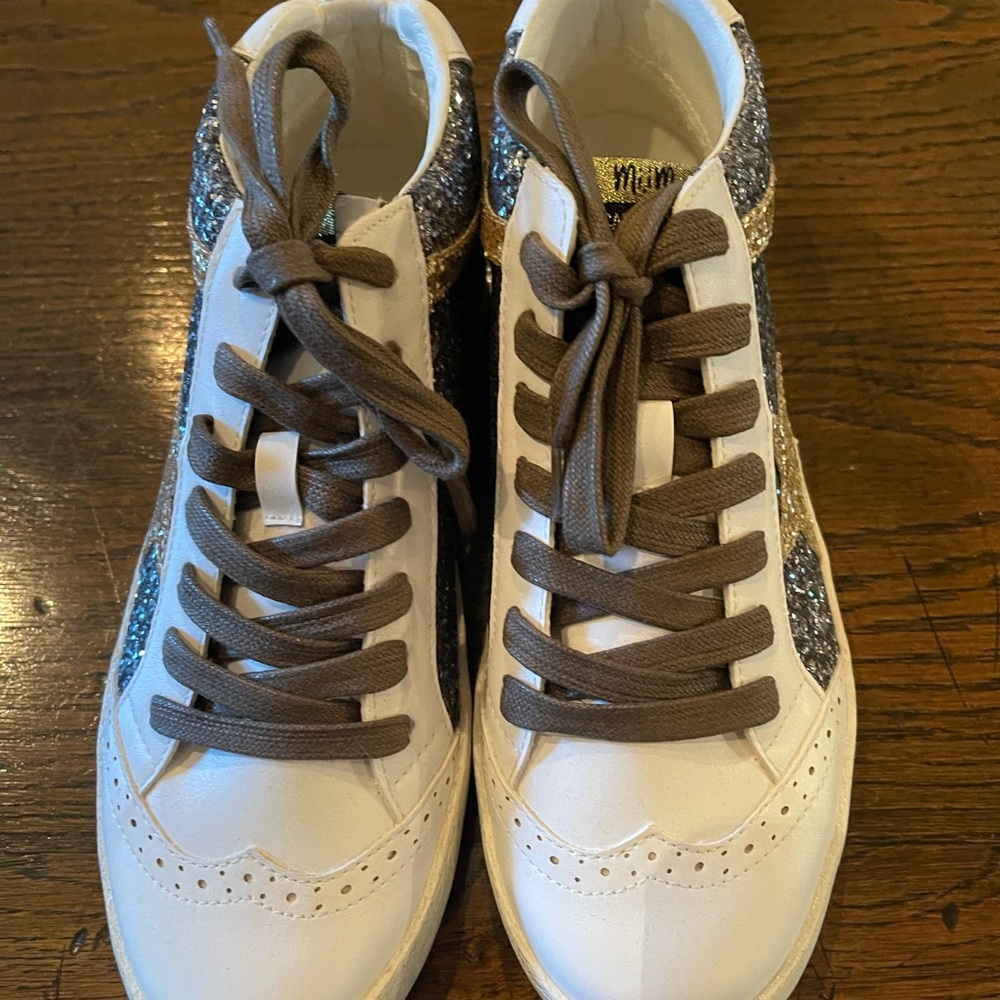 Mid rise sneaker
